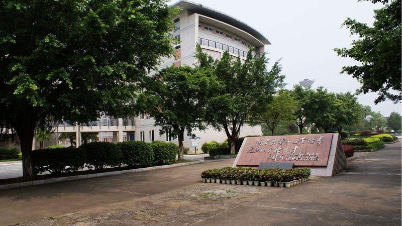 小批量PCB板定制：材质选择背后的技术考量